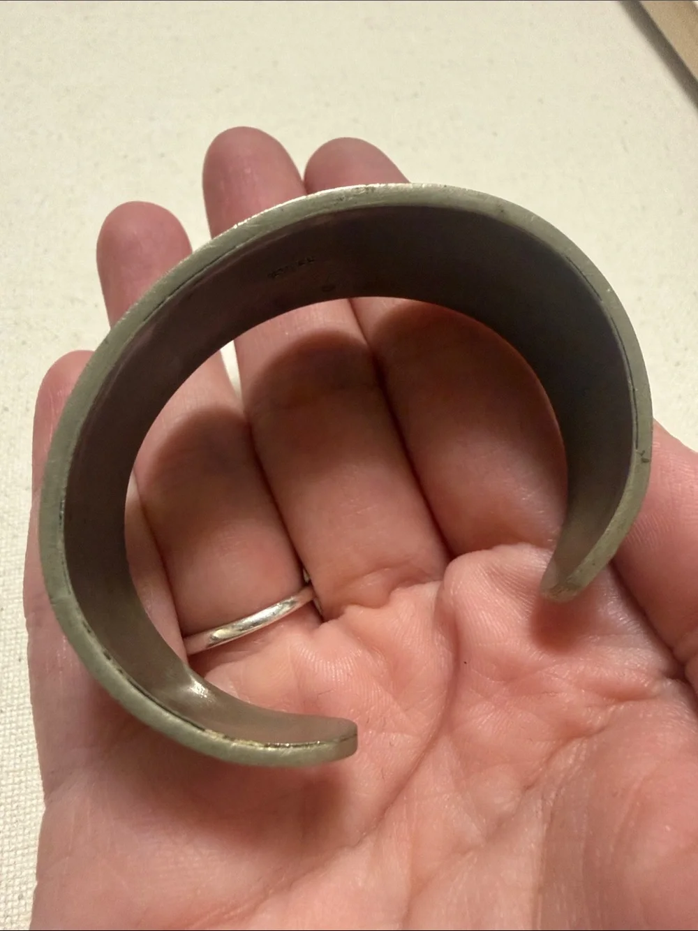 Alpaca Mexico Mother of Pearl Flower Inlay Bangle Iridescent Shell